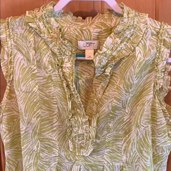 Sleeveless Blouse - Picture 2 of 4